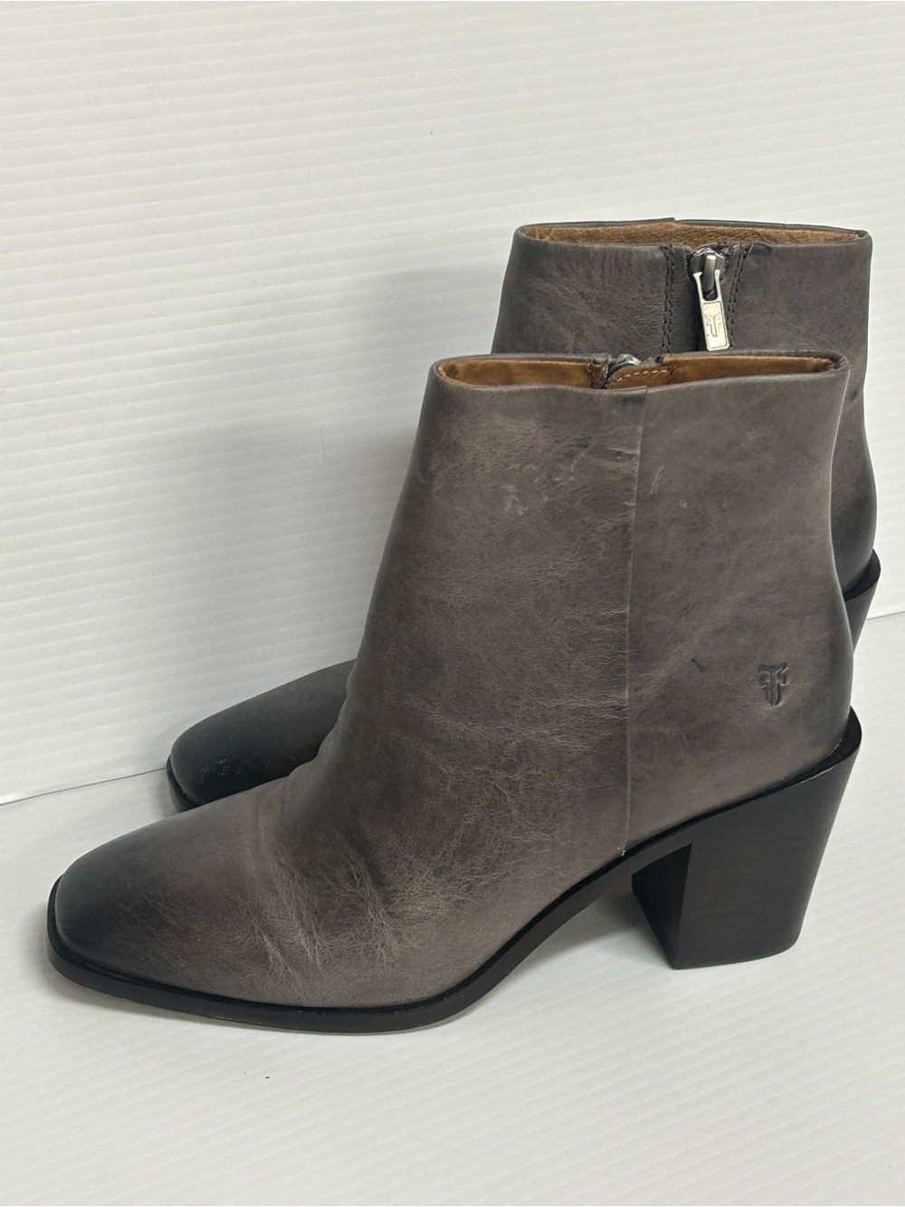 Frye Womens Georgia  Boots Size 8  Gray Leather Short Zip Booties Block Heel